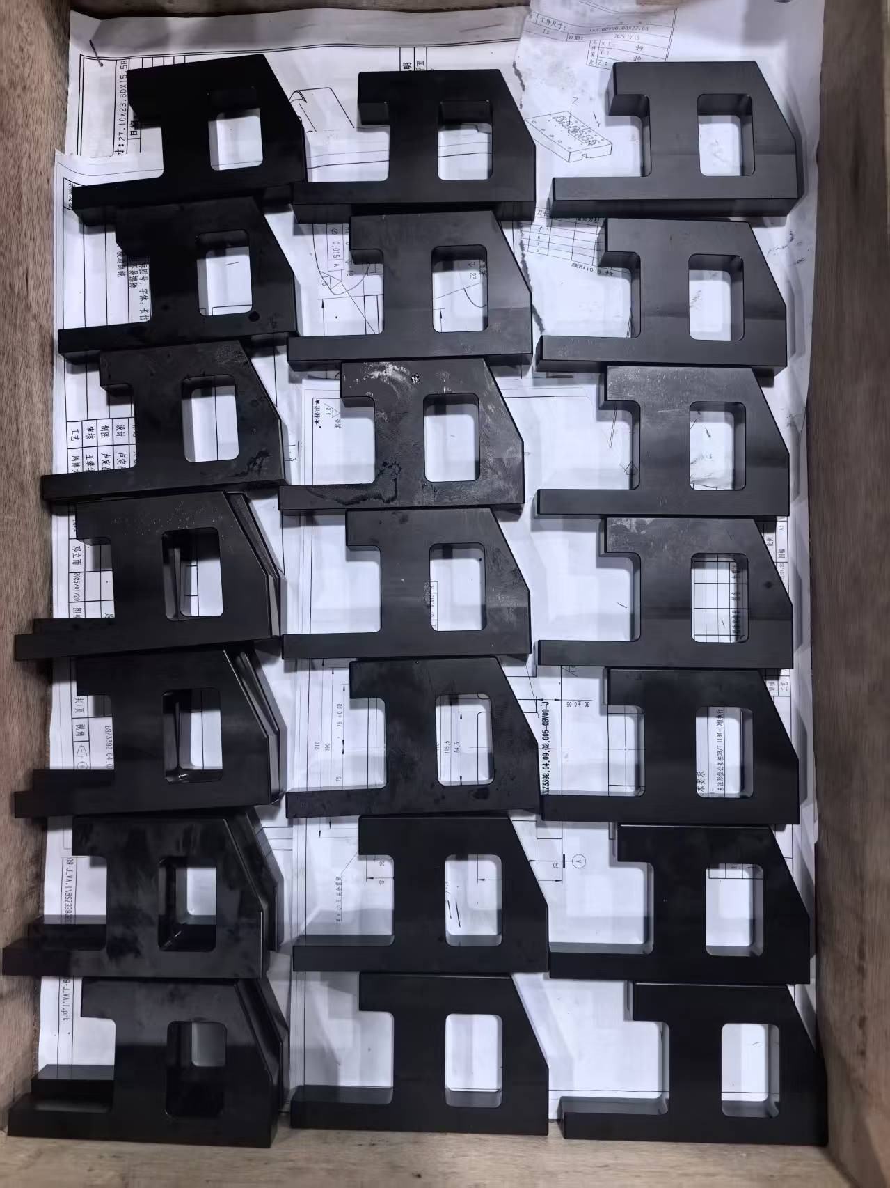 Batch handling for plastic and mixed component orders