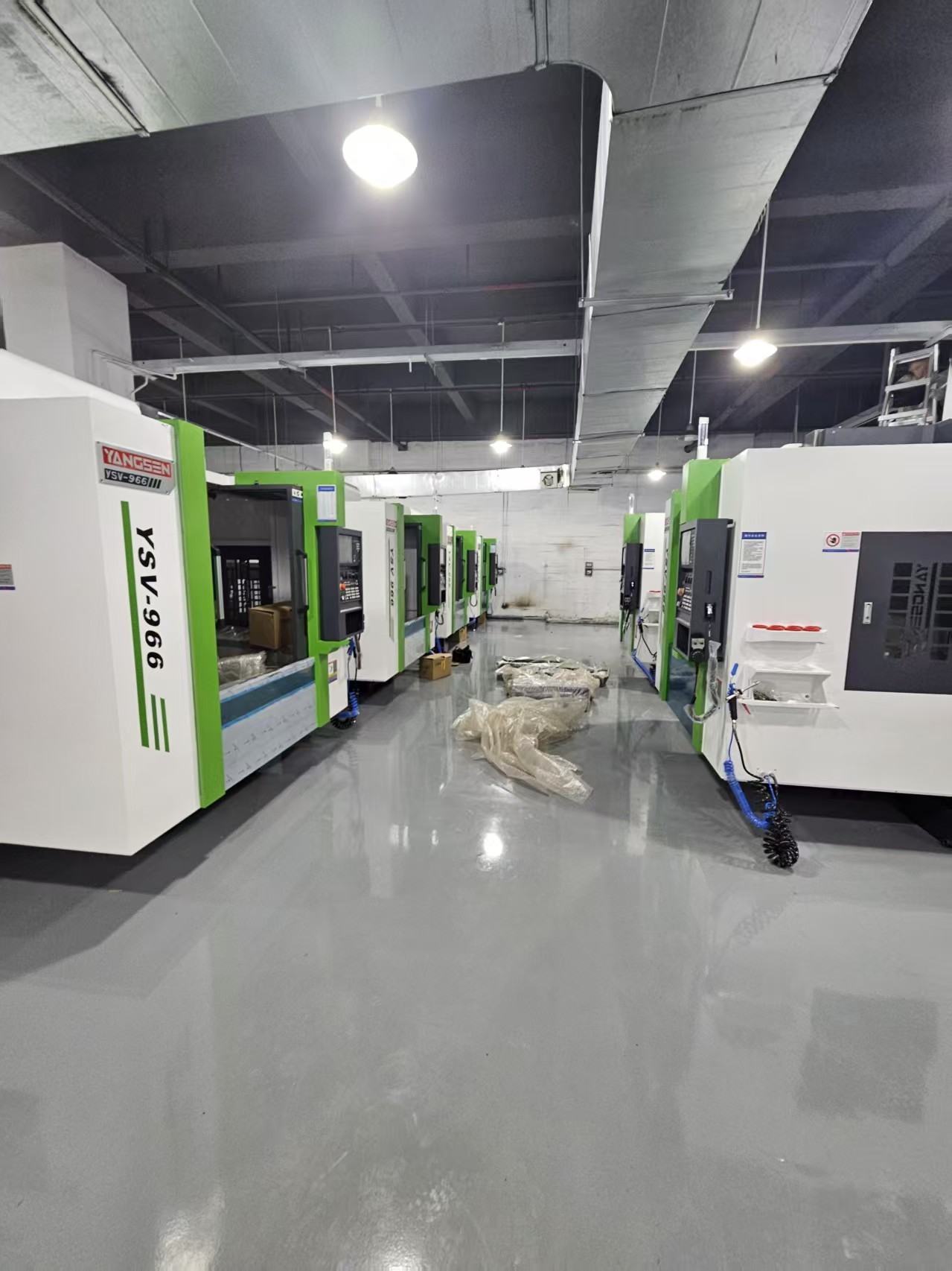 Plastic machining in a precision workshop context