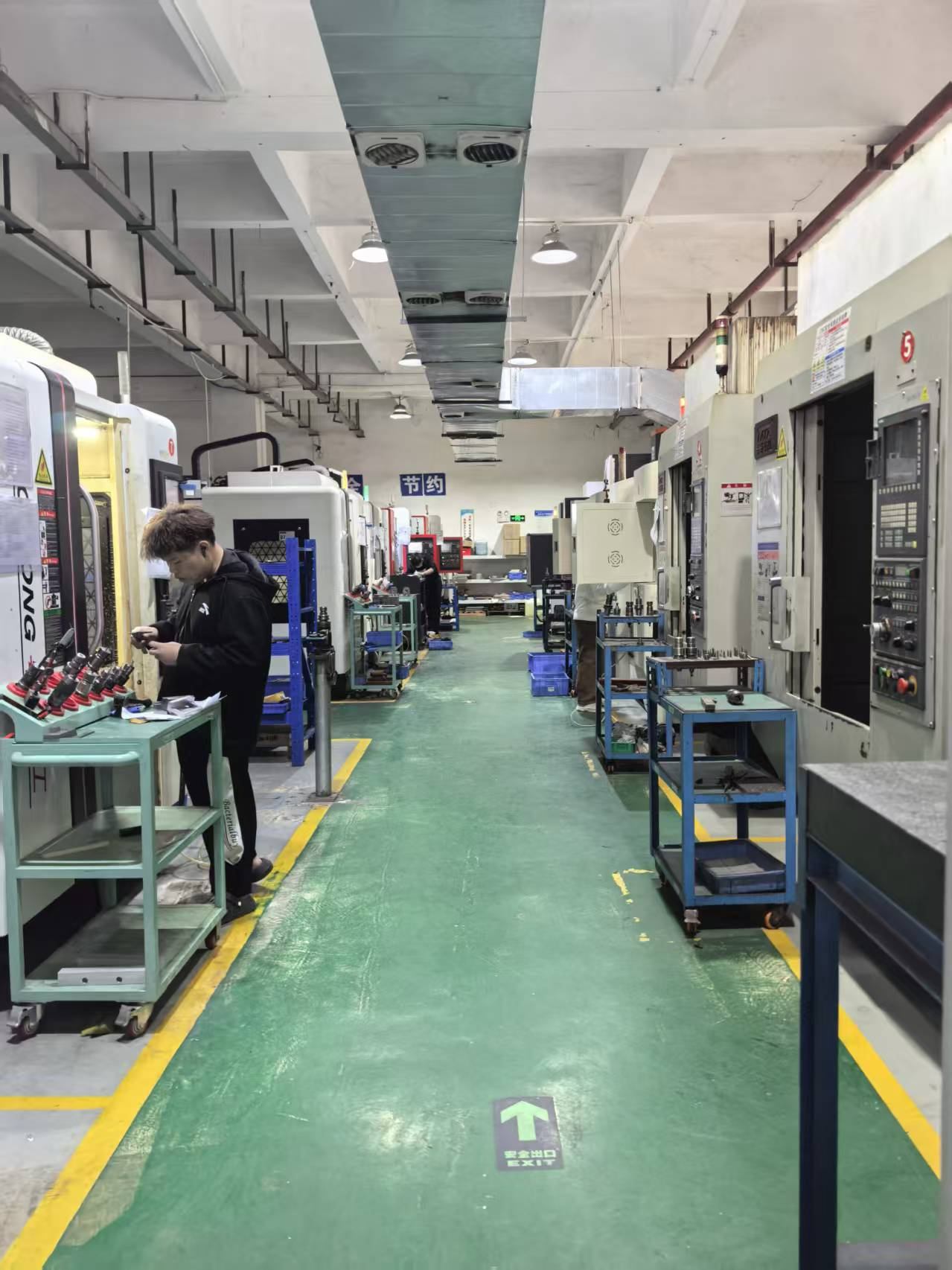 XHR CNC machining factory floor and precision parts