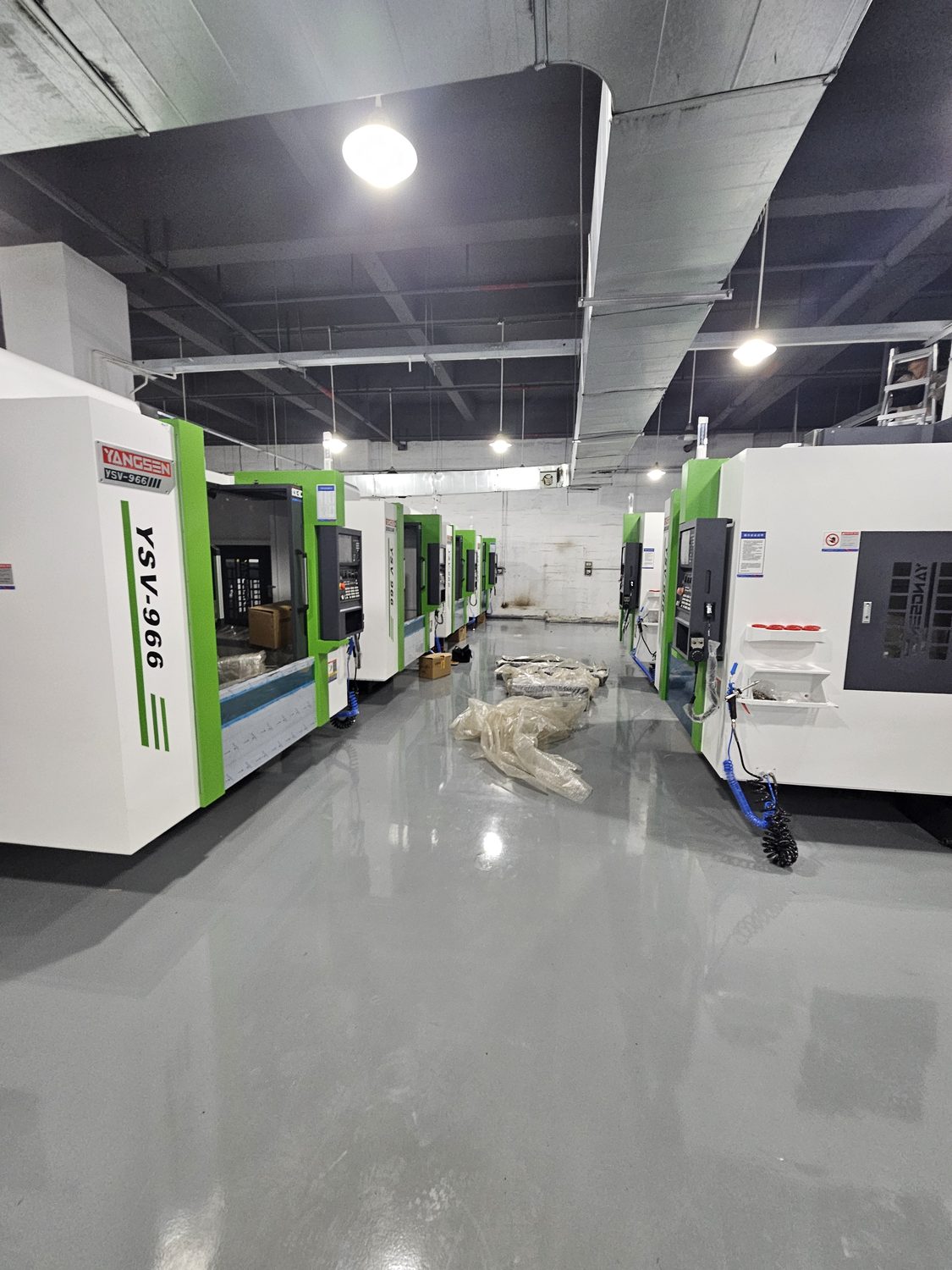 新恒荣 CNC 加工中心车间实拍